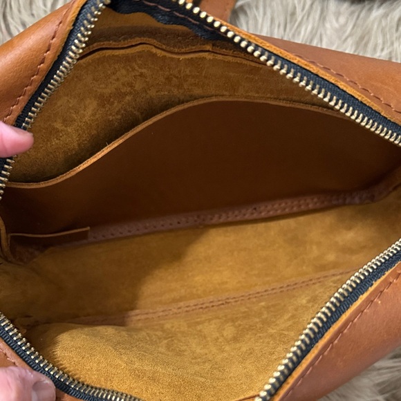 Portland Leather Classic Brown Crossbody Bag - Picture 6 of 9